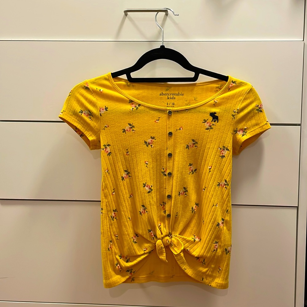 Yellow Floral buttoned Pretty Abercrombie kids short sleeve top